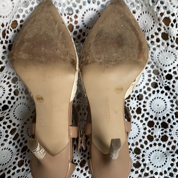 Vntg High heel by BCBGeneration color beige textured w/clasp strap, size 8.5” - Picture 7 of 8